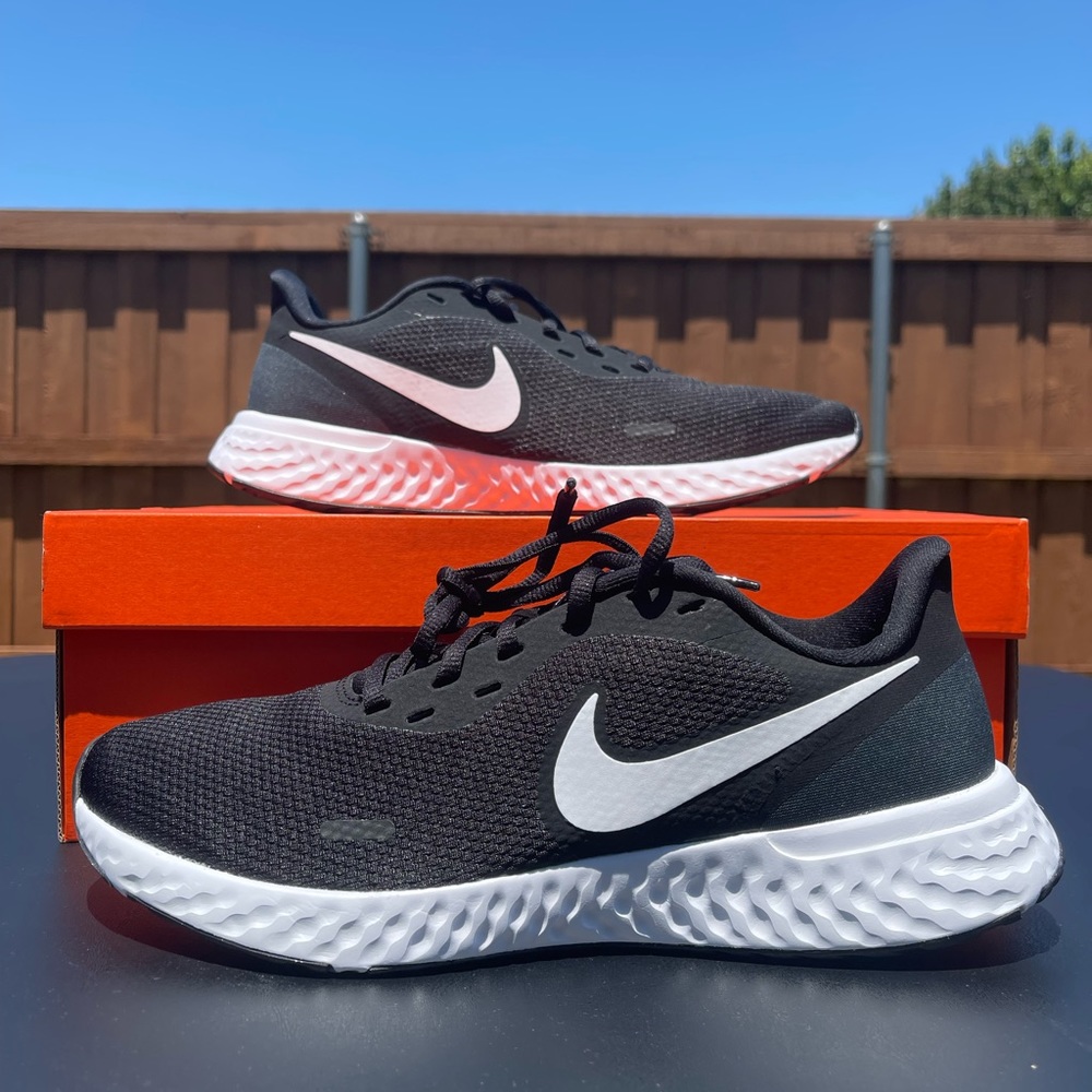 Nike Revolution 5